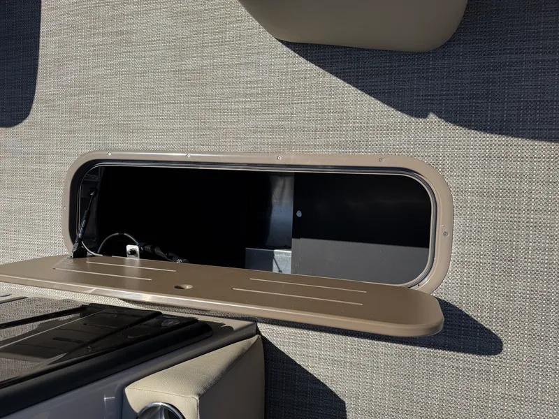 Slide: The Image of VERANDA VR22RCP 2027 - 17