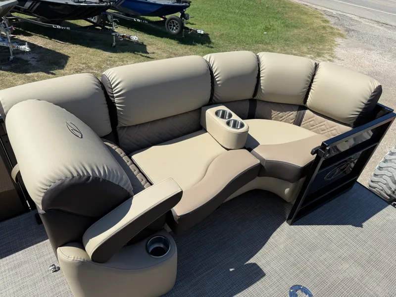 Slide: The Image of VERANDA VR22RCP 2027 - 6