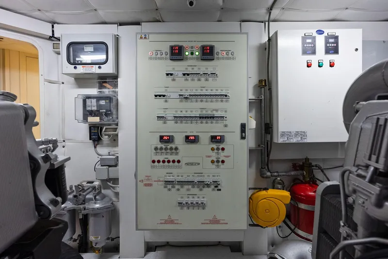 Slide: The Image of Pershing 82 2017 - 102