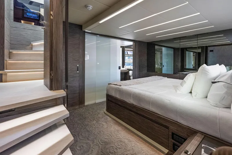 Slide: The Image of Pershing 82 2017 - 70