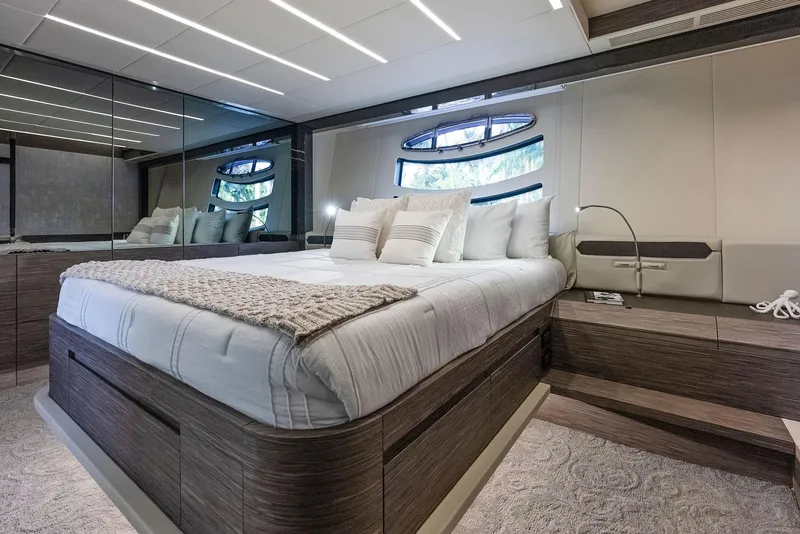 Slide: The Image of Pershing 82 2017 - 73