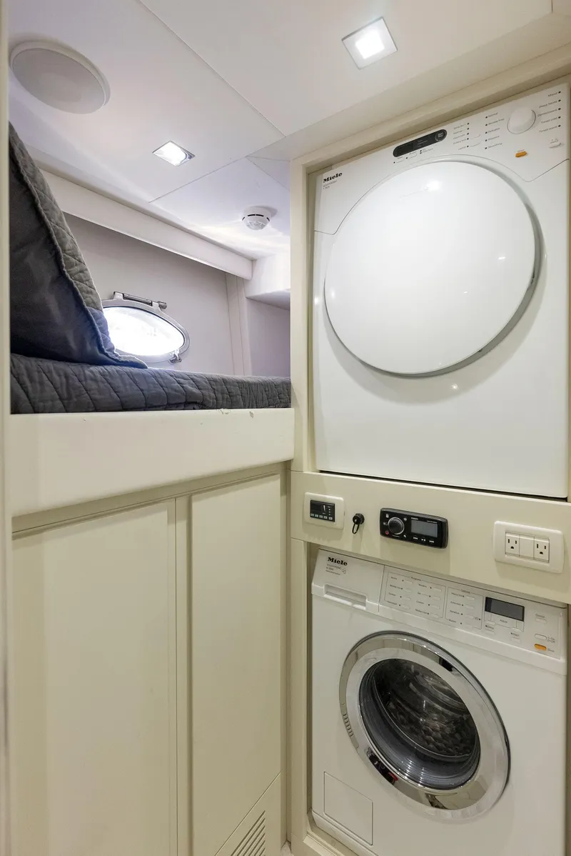 Slide: The Image of Pershing 82 2017 - 96