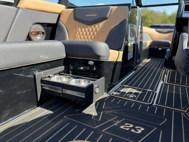 Slide: The Image of MasterCraft XT23 Ashley Kidd Edition 2024 - 10
