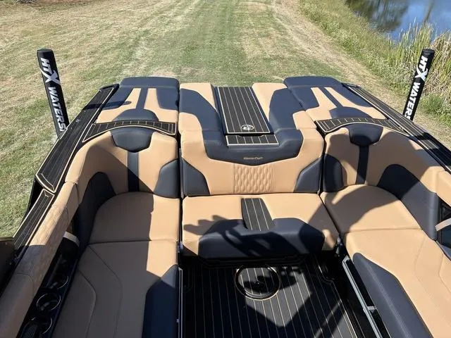 Slide: The Image of MasterCraft XT23 Ashley Kidd Edition 2024 - 13
