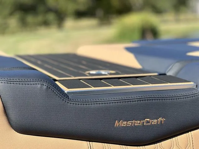 Slide: The Image of MasterCraft XT23 Ashley Kidd Edition 2024 - 14