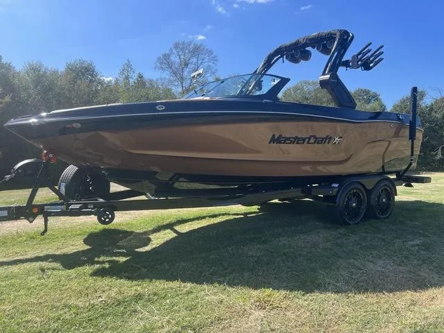 Slide: The Image of MasterCraft XT23 Ashley Kidd Edition 2024 - 18