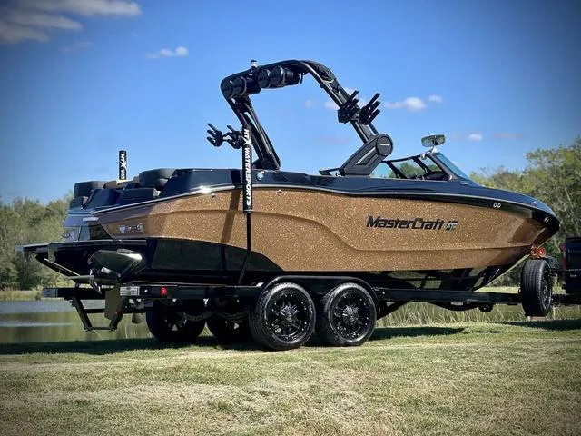 Slide: The Image of MasterCraft XT23 Ashley Kidd Edition 2024 - 5