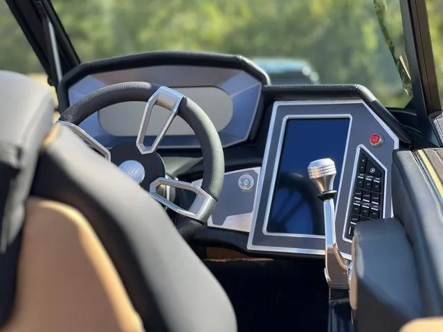 Slide: The Image of MasterCraft XT23 Ashley Kidd Edition 2024 - 7