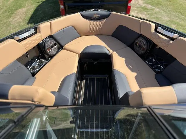 Slide: The Image of MasterCraft XT23 Ashley Kidd Edition 2024 - 8