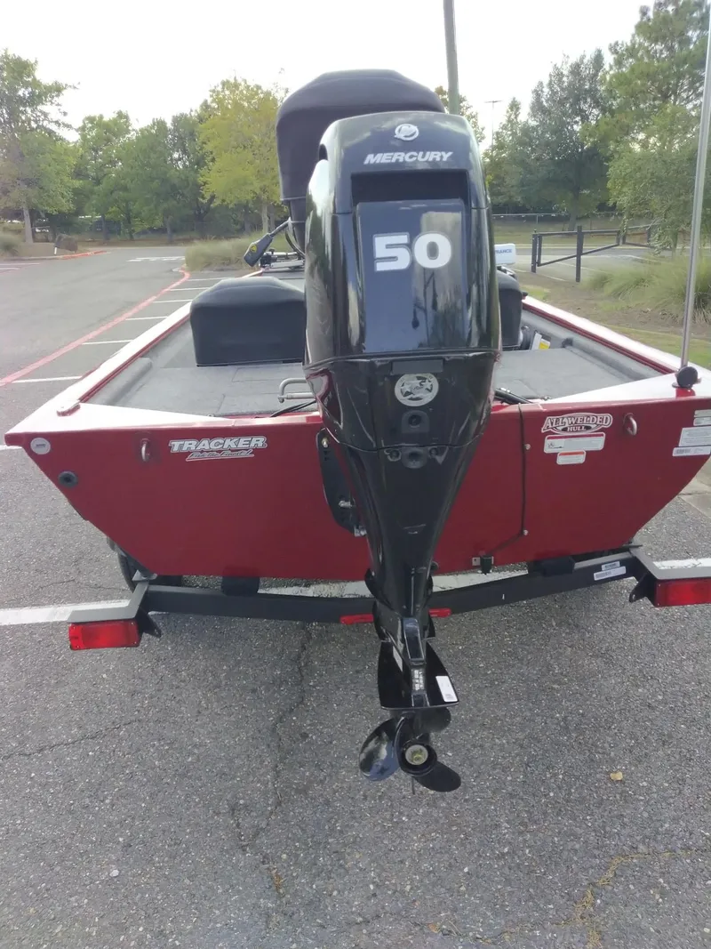 Slide: The Image of 2024 Tracker Pro 170 boat with Mercury 50 outboard motor. - 18