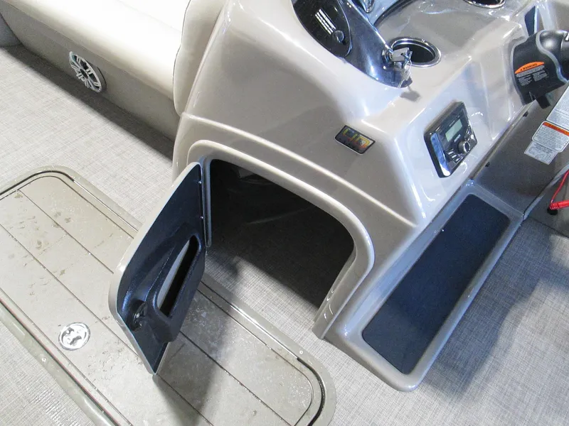 Slide: The Image of 2023 Sun Tracker SPORT FISH 22 XP3 console and storage compartment. - 13