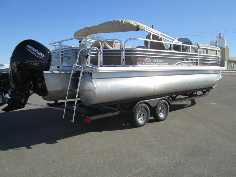 Slide: The Image of 2023 Sun Tracker SPORT FISH 22 XP3 pontoon boat on trailer. - 4