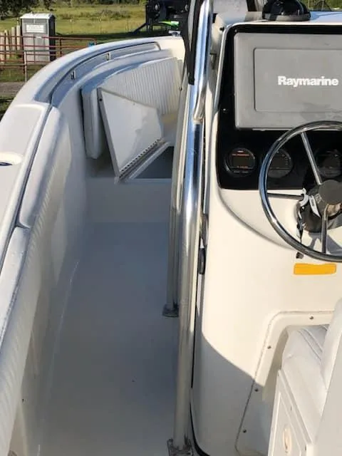 Slide: The Image of 2004 Triton 2690 CC boat interior with Raymarine navigation system. - 11