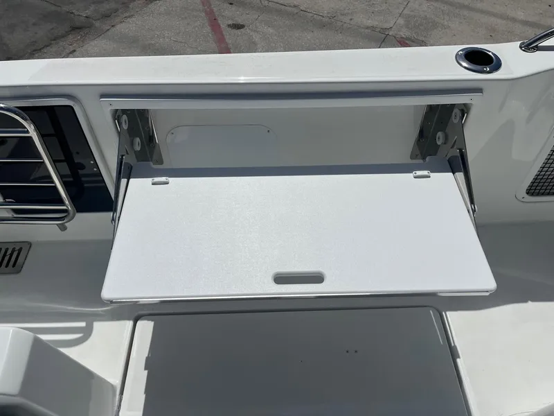 Slide: The Image of Foldable table on the 2024 Jeanneau Leader 9.0 CC boat. - 9