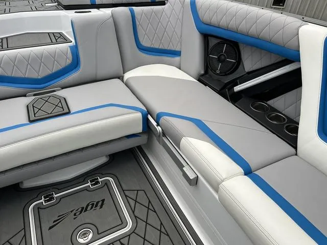 Slide: The Image of Tigé 23ZX 2021 - 10