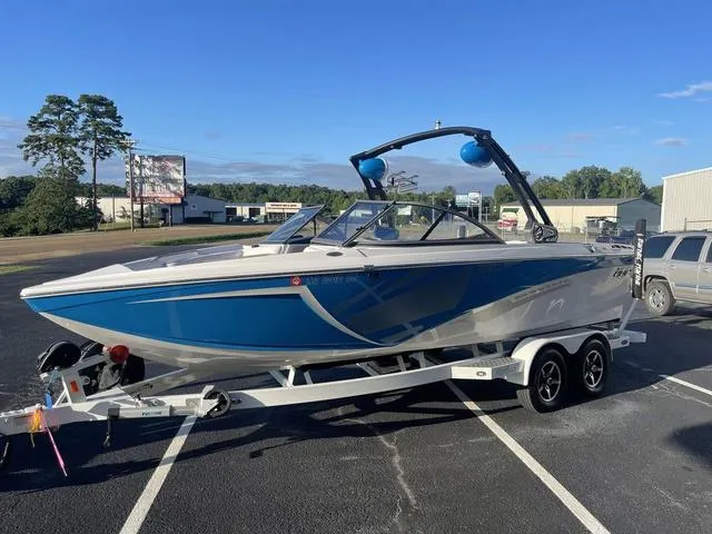 Slide: The Image of Tigé R21 2016 - 6