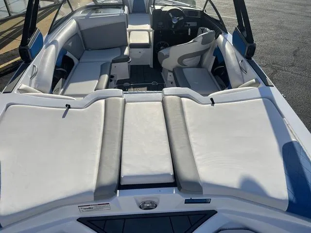 Slide: The Image of Tigé R21 2016 - 8