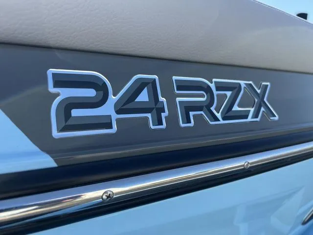 Slide: The Image of Tigé 24RZX 2023 - 10