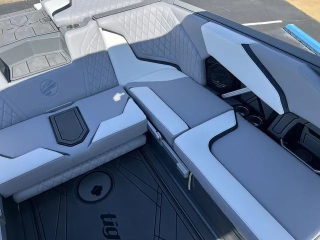 Slide: The Image of Tigé 24RZX 2023 - 13