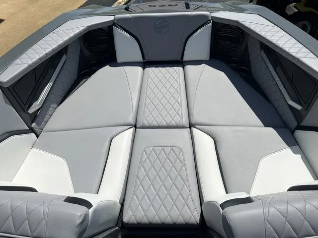 Slide: The Image of Tigé 24RZX 2023 - 21