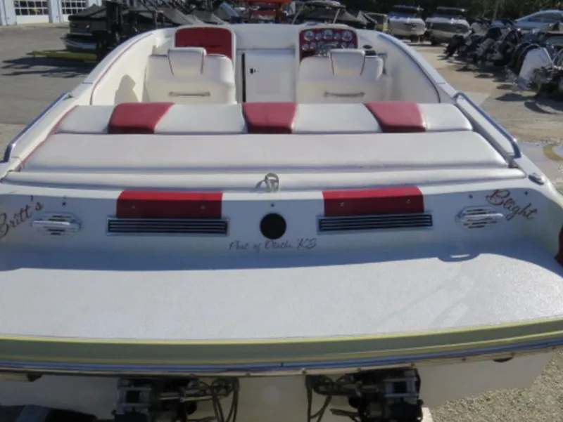 Slide: The Image of 2007 Challenger DDC 33 boat, rear view with white and red seating. - 4