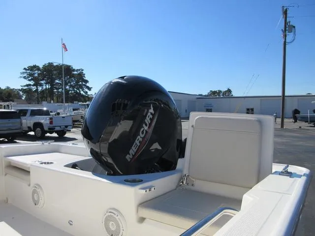 Slide: The Image of Boston Whaler 210 Montauk 2024 - 4