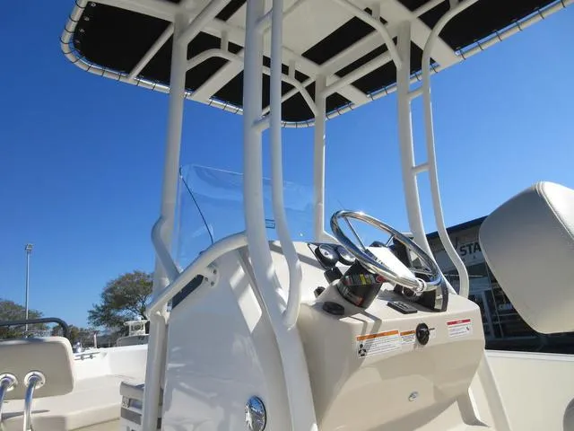 Slide: The Image of Boston Whaler 210 Montauk 2024 - 5