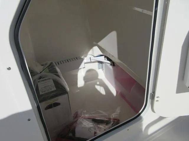 Slide: The Image of Boston Whaler 210 Montauk 2024 - 8