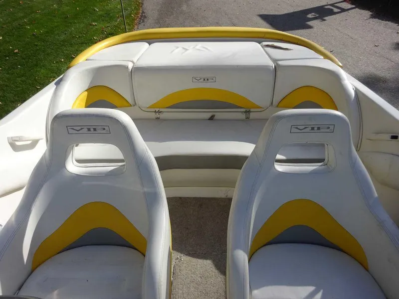 Slide: The Image of 2004 VIP 185 Vegas boat interior with white and yellow seats. - 14