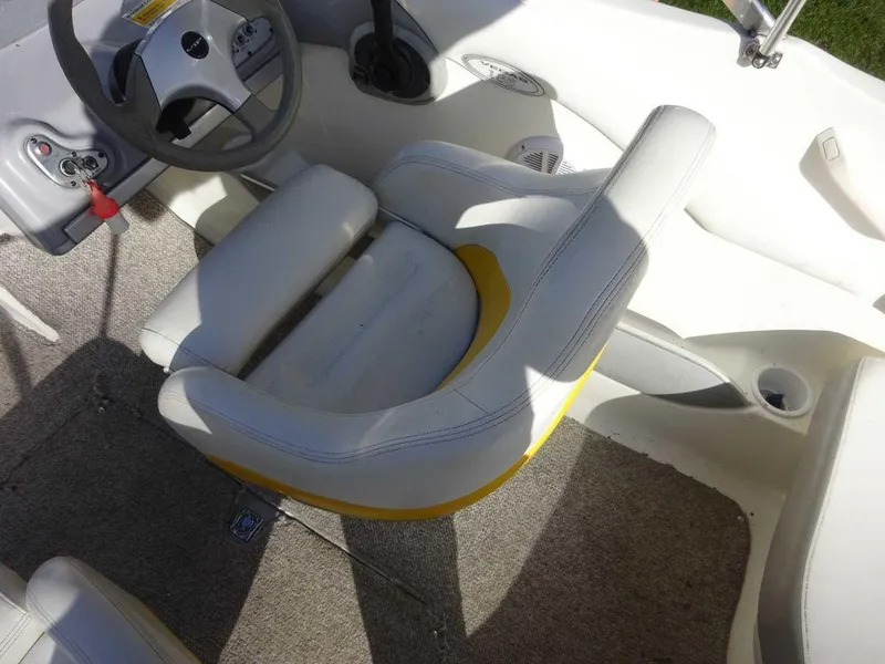 Slide: The Image of 2004 VIP 185 Vegas boat interior with white and yellow captain's chair. - 4