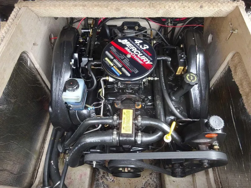 Slide: The Image of 2000 Regal 2100 LSR boat engine, 4.3L MerCruiser V6. - 20