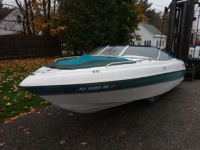 Slide: The Image of 1998 Four Winns 200 Horizon boat on a driveway with autumn leaves. - 3