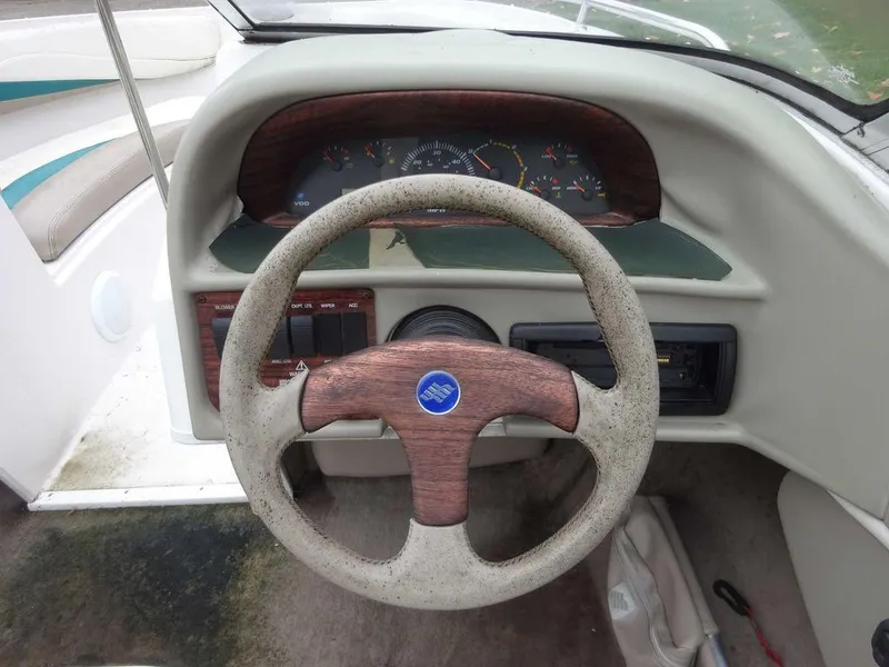 Slide: The Image of 1998 Four Winns 200 Horizon boat dashboard with steering wheel and instrument panel. - 8