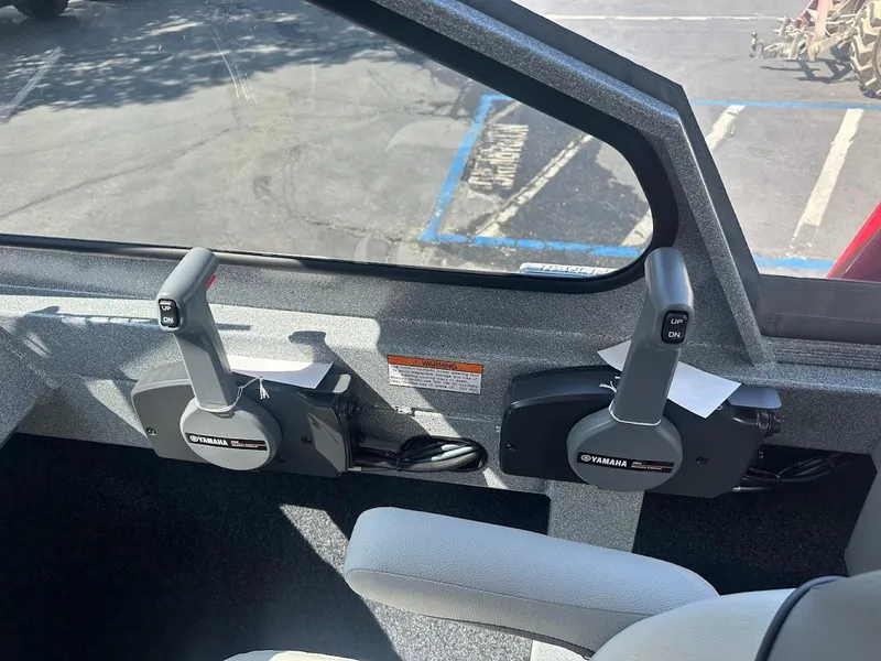 Slide: The Image of Interior of 2024 KingFisher 2025 Escape boat with Yamaha controls. - 35