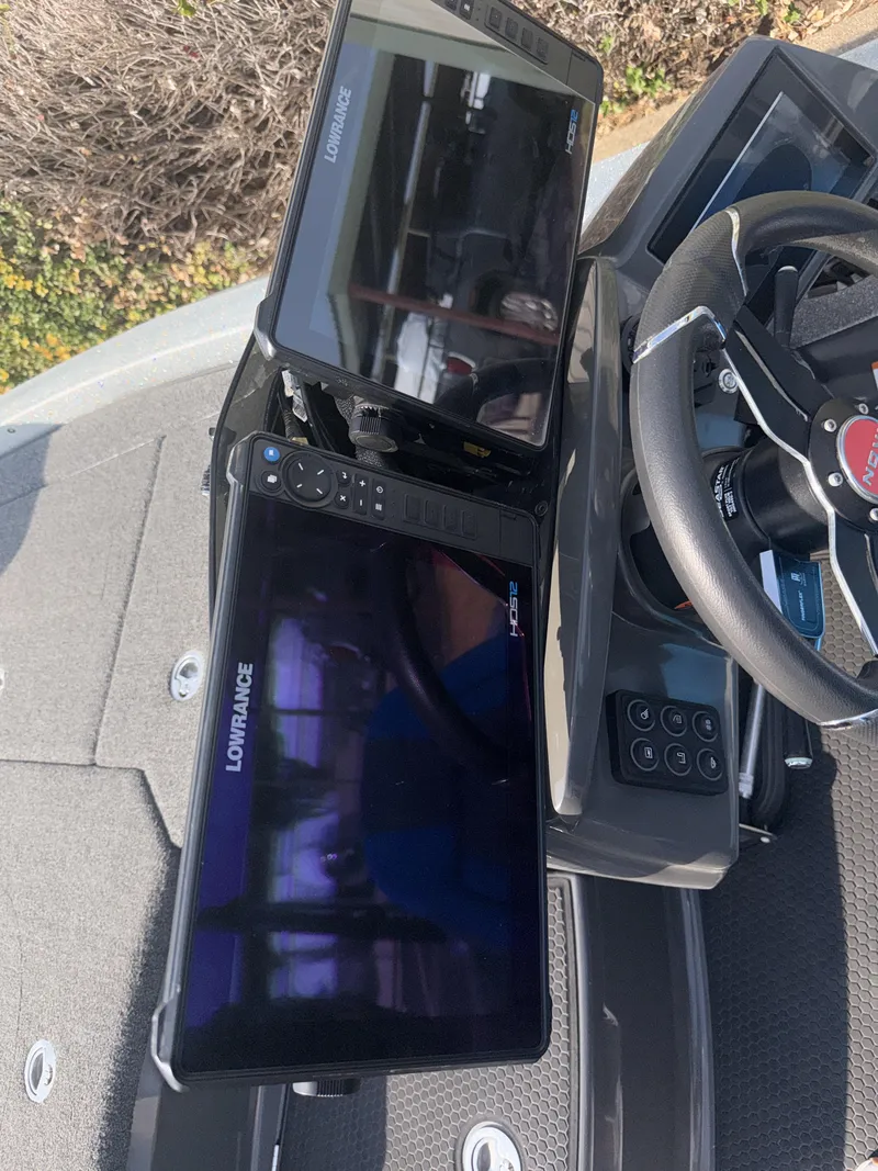Slide: The Image of Ikon LX 21 BASS BOAT 2024 - 6