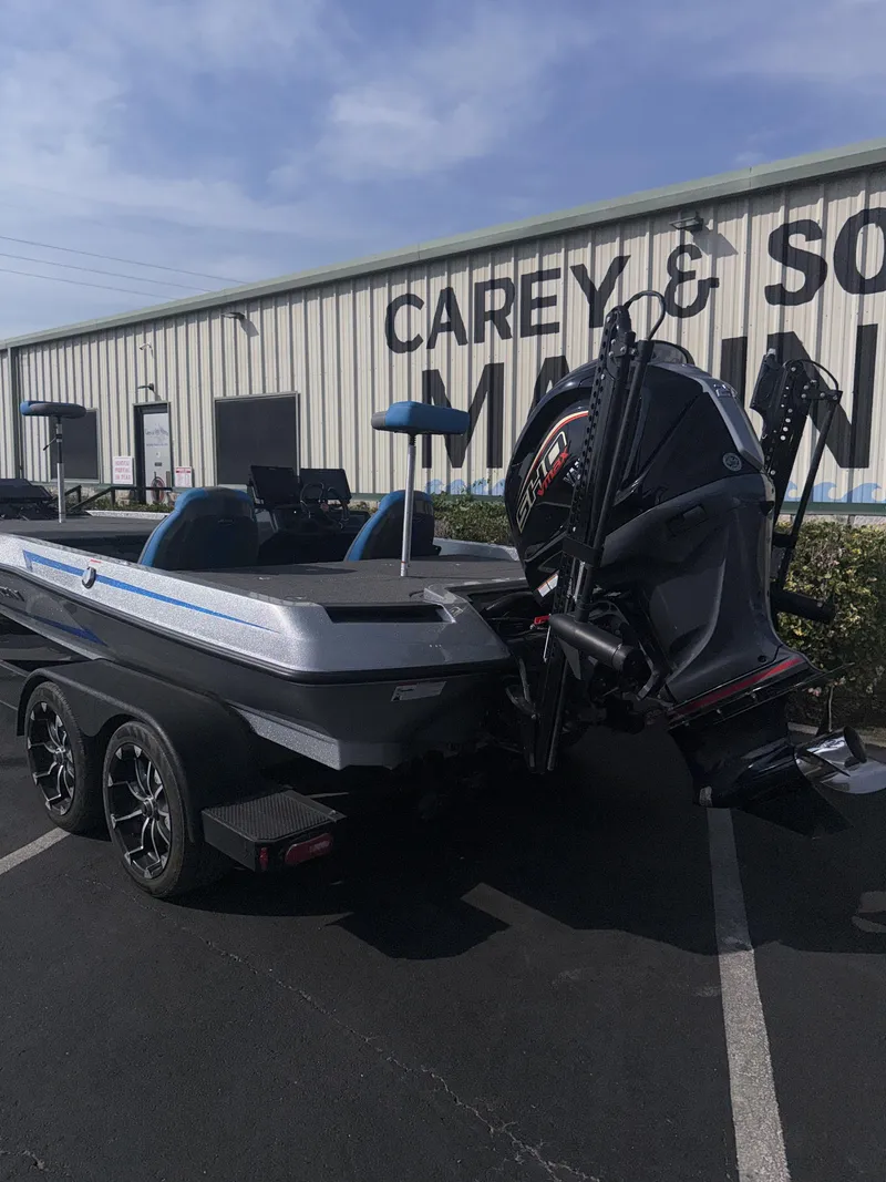 Slide: The Image of Ikon LX 21 BASS BOAT 2024 - 10