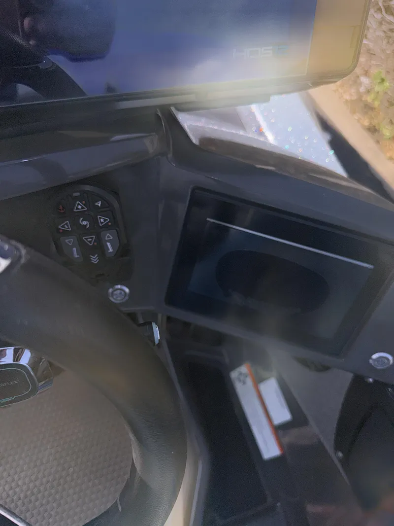 Slide: The Image of Ikon LX 21 BASS BOAT 2024 - 7