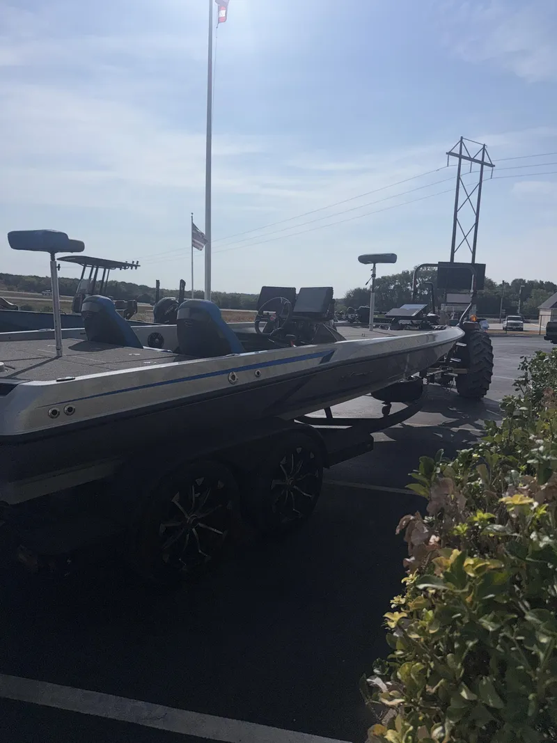 Slide: The Image of Ikon LX 21 BASS BOAT 2024 - 16