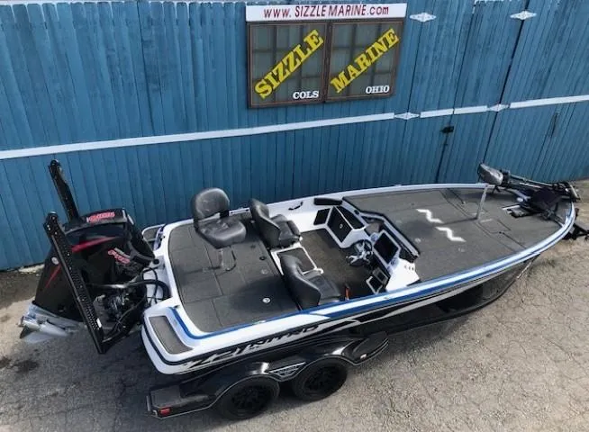 Slide: The Image of 2022 Nitro Z21 XL boat at Sizzle Marine dealership in Ohio. - 13