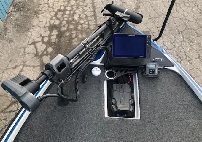 Slide: The Image of 2022 Nitro Z21 XL boat dashboard with fishfinder and trolling motor. - 19