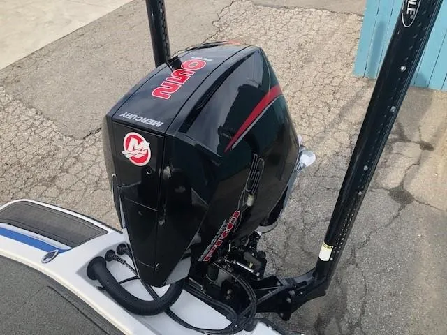 Slide: The Image of 2022 Nitro Z21 XL boat with Mercury outboard motor. - 40