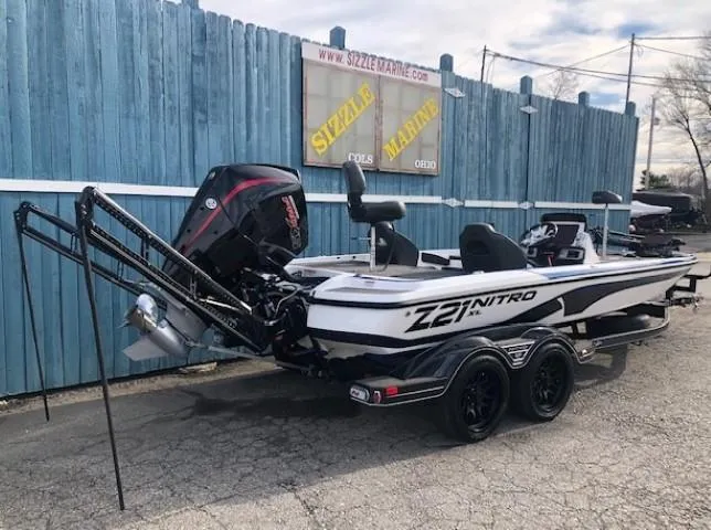 Slide: The Image of 2022 Nitro Z21 XL boat at Sizzle Marine dealership. - 8