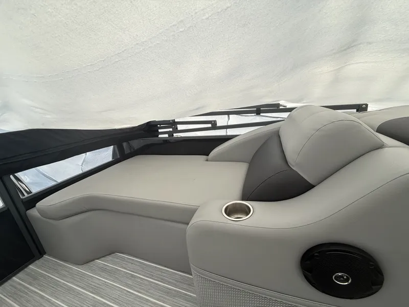 Slide: The Image of Veranda VR25RFL 2027 - 2