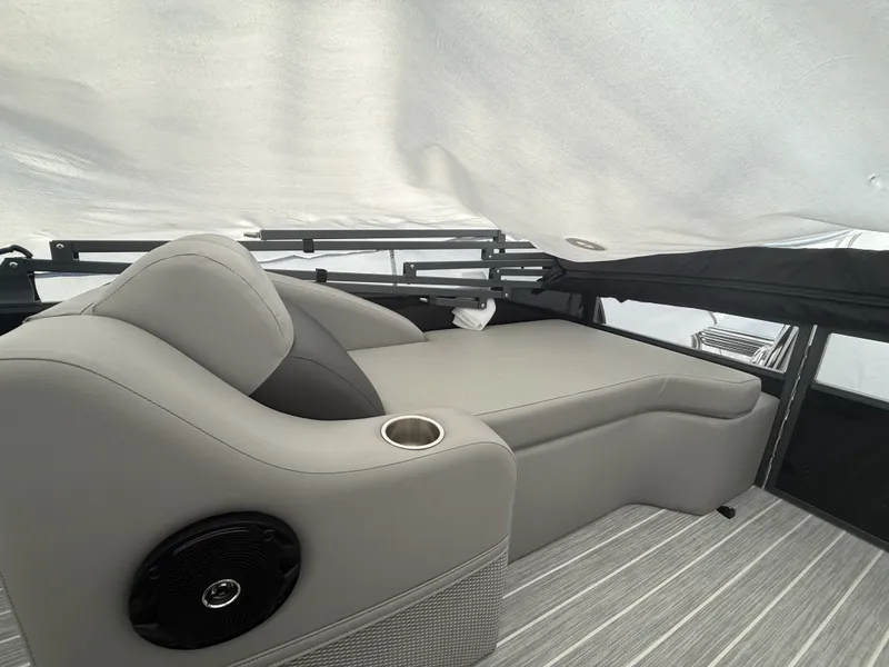 Slide: The Image of Veranda VR25RFL 2027 - 3