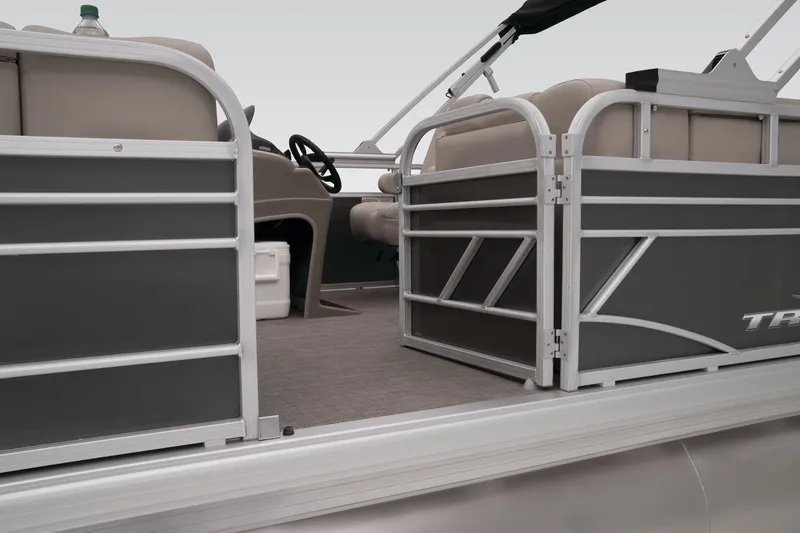 Slide: The Image of Sun Tracker Party Barge 20 DLX 2023 - 39