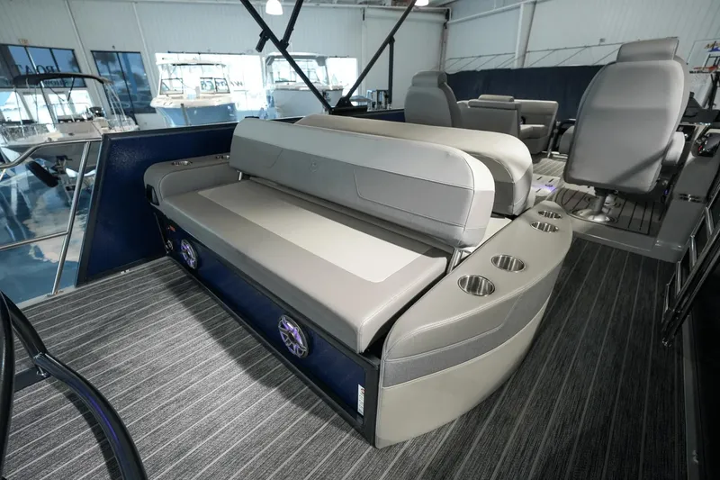 Slide: The Image of Premier 230 Solaris 2024 - 19