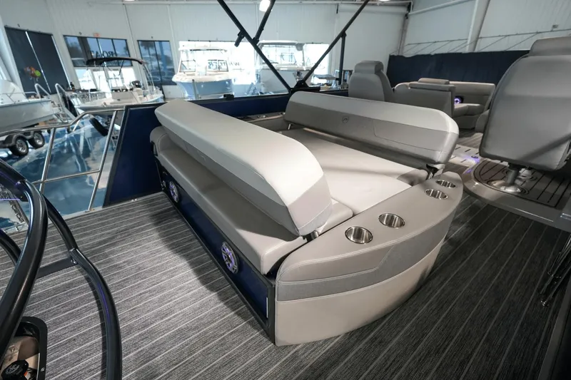 Slide: The Image of Premier 230 Solaris 2024 - 20