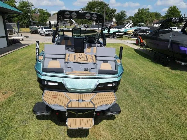 Slide: The Image of MasterCraft X26 2024 - 15