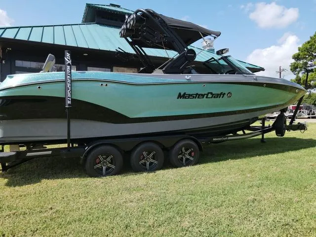 Slide: The Image of MasterCraft X26 2024 - 18