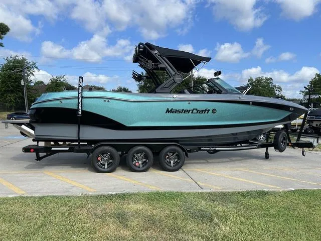 Slide: The Image of MasterCraft X26 2024 - 21